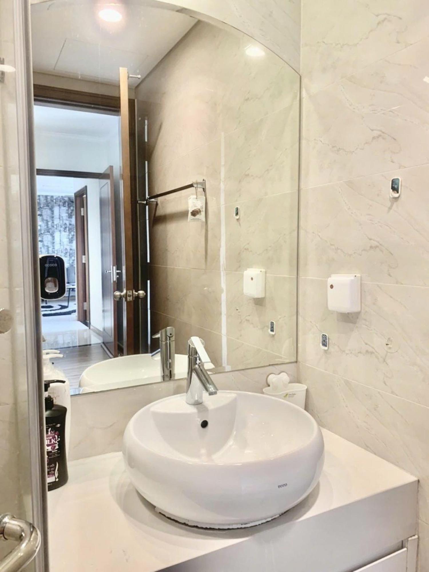 Mott Haven Apart - Vinhomes Central Park, Landmark 81 Area & Ice Rink Хошимин Экстерьер фото